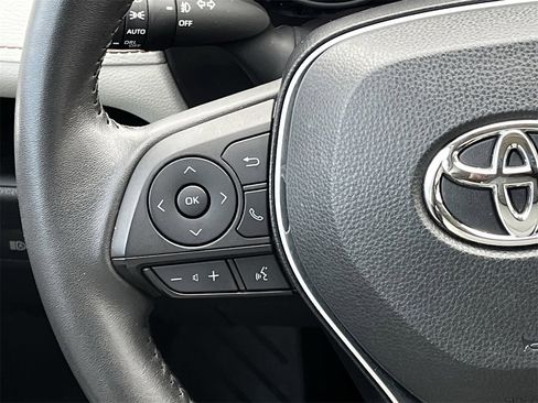 Used 2023 Toyota RAV4 XLE Premium image 12