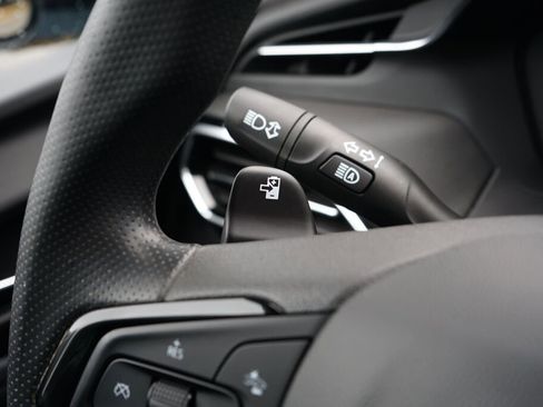 Used 2023 Chevrolet Bolt EUV LT image 23