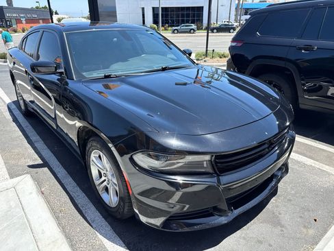 Used 2022 Dodge Charger SXT RWD image 16
