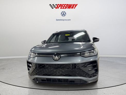 New 2026 Volkswagen Tiguan SE R-Line image 3