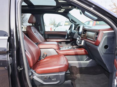 Used 2022 Ford Expedition Limited image 32