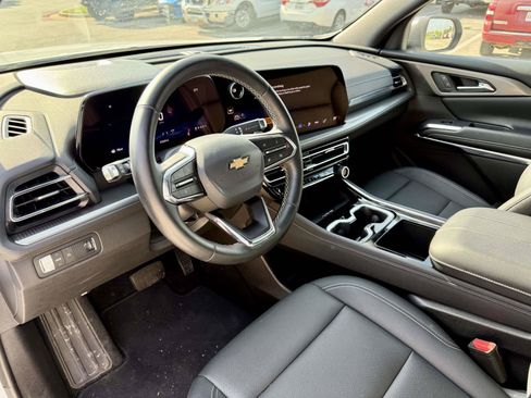 Used 2026 Chevrolet Traverse LT FWD image 5