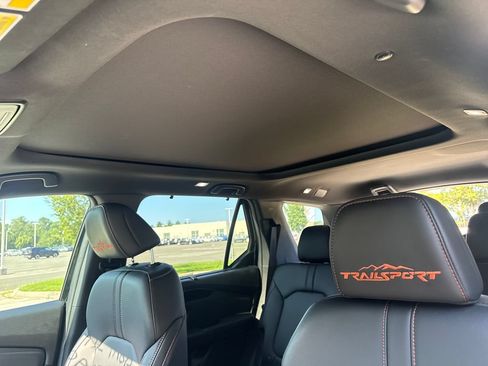 Used 2025 Honda Pilot TrailSport image 31