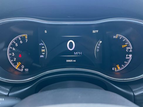 Used 2021 Jeep Grand Cherokee Laredo X image 25