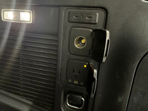 Used 2025 Ford Expedition Platinum image 46