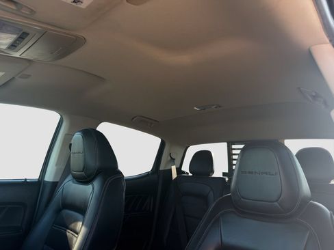Used 2022 GMC Canyon Denali AWD/4WD image 32