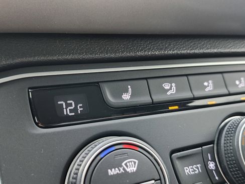 Used 2021 Volkswagen Atlas SE w/ Panoramic Sunroof Package image 8