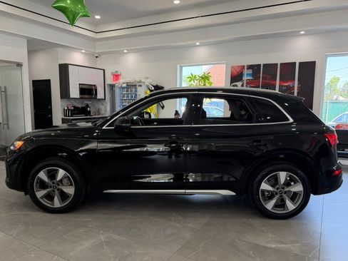 Used 2023 Audi Q5 2.0T Premium w/ Convenience Package AWD/4WD image 4