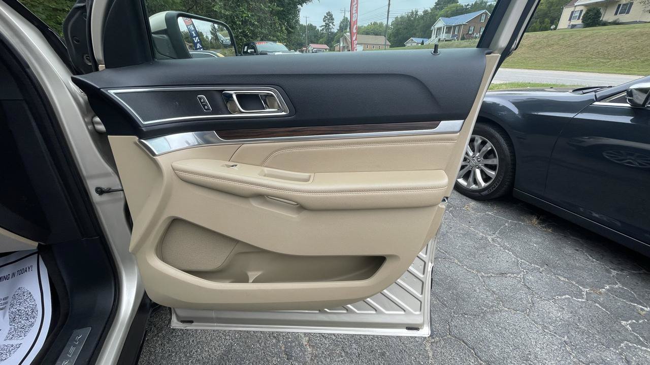 Used 2017 Ford Explorer Limited FWD image 32