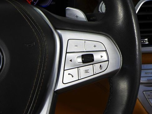 Used 2022 BMW 740i w/ Premium Package image 25