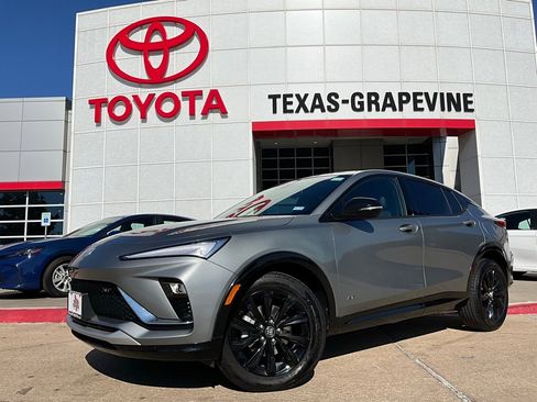 Used 2025 Buick Envista Sport Touring image 2