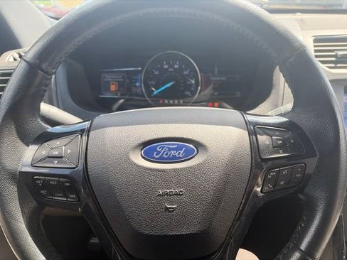 Used 2018 Ford Explorer XLT w/ Equipment Group 202A AWD/4WD image 14