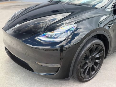 Used 2023 Tesla Model Y Long Range AWD/4WD image 2