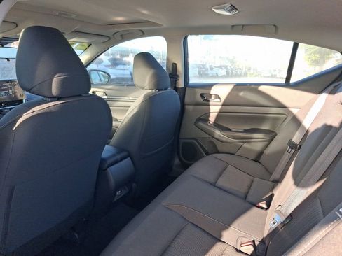 Used 2025 Nissan Altima 2.5 SV w/ SV Premium Package FWD image 7