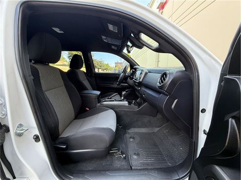 Used 2022 Toyota Tacoma TRD Sport w/ Technology Package RWD image 13