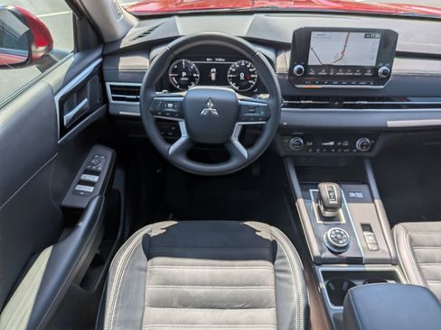 Used 2023 Mitsubishi Outlander SE AWD/4WD image 31