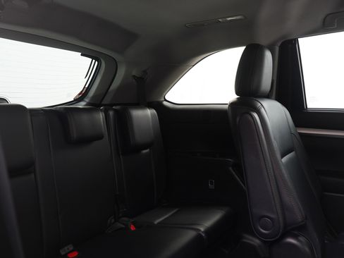 Used 2017 Toyota Highlander XLE image 12