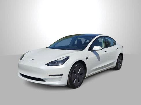 Used 2023 Tesla Model 3 Standard Range image 4