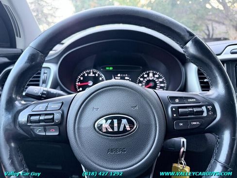 Used 2017 Kia Sorento FWD image 13