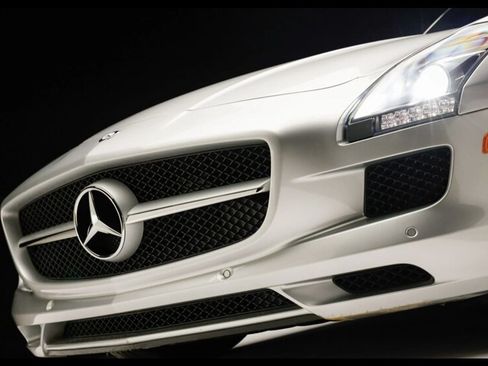 Used 2011 Mercedes-Benz SLS AMG Coupe image 25
