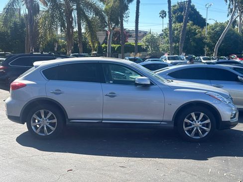 Used 2017 INFINITI QX50 2WD image 2
