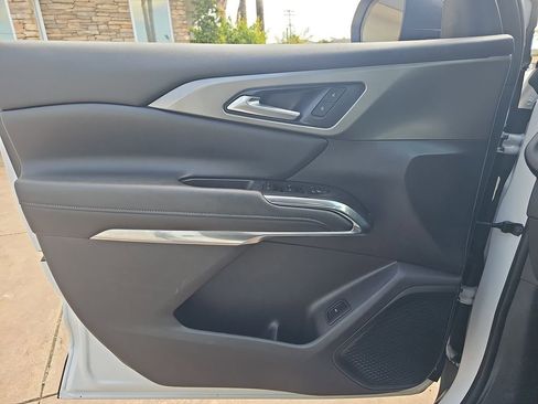 Used 2025 Chevrolet Traverse LT FWD image 29