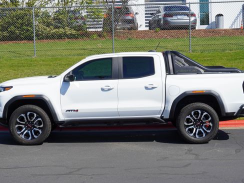 Used 2025 GMC Canyon AT4 w/ Nightfall Edition AWD/4WD image 6