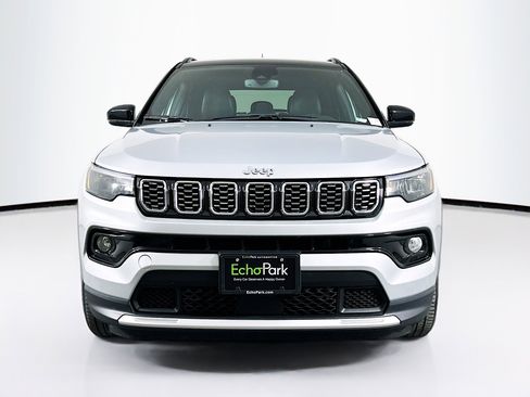 Used 2025 Jeep Compass Limited AWD/4WD image 2