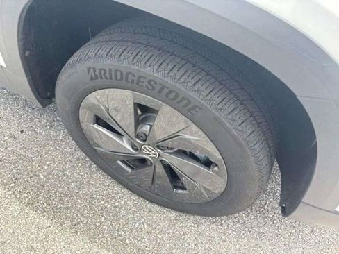 Certified 2025 Volkswagen Taos S FWD image 22