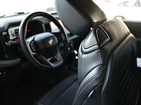 Used 2023 Ford Bronco Badlands image 28