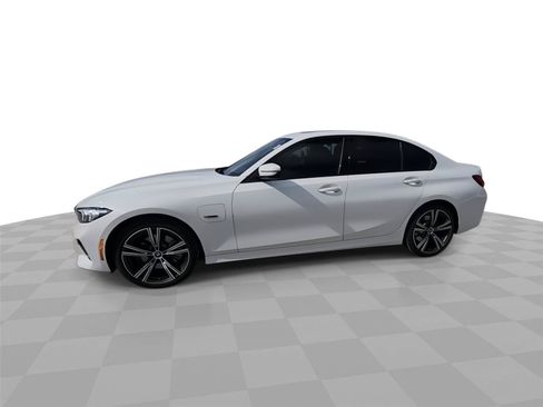 Used 2023 BMW 330e w/ Premium Package RWD image 4