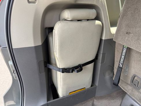 Used 2012 Toyota Sienna XLE FWD image 30