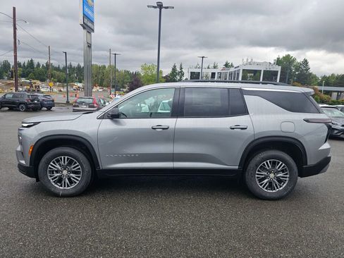 New 2025 Chevrolet Traverse LT image 8