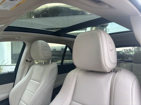 Used 2022 Mercedes-Benz GLE 350 4MATIC w/ Premium Package image 56
