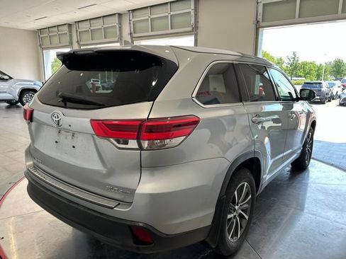 Used 2019 Toyota Highlander XLE AWD/4WD image 6
