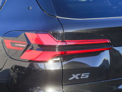 New 2026 BMW X5 sDrive40i w/ M Sport Package image 7