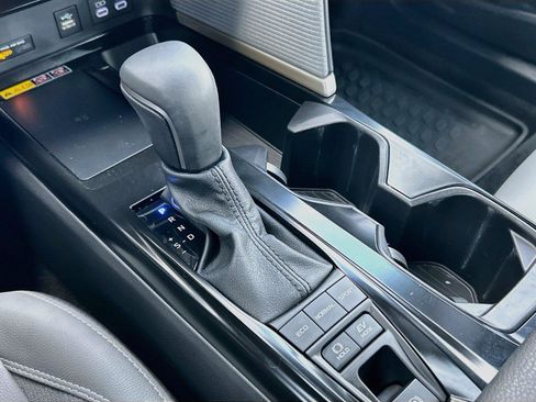 Used 2025 Toyota Camry SE w/ Convenience Package FWD image 27