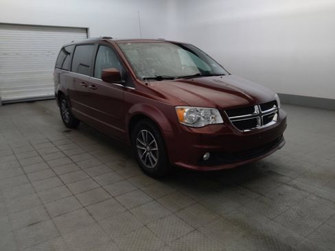 Used 2017 Dodge Grand Caravan SXT FWD image 13