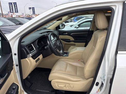 Used 2016 Toyota Highlander Limited image 9