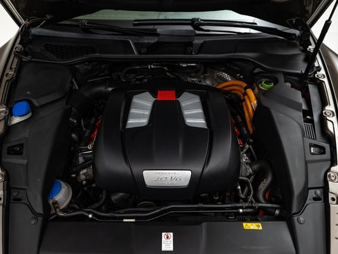 Used 2014 Porsche Cayenne S image 40