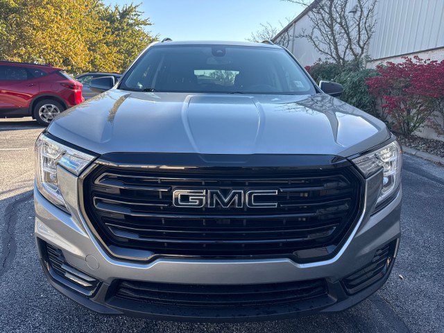 Used 2023 GMC Terrain SLE w/ Driver Convenience Package FWD image 8