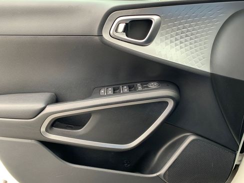 Used 2025 Kia Soul LX w/ LX Technology Package image 18