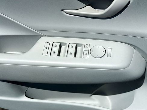 Certified 2024 Hyundai Kona SEL w/ Convenience Package FWD image 17