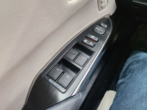 Used 2014 Toyota Avalon Limited image 19