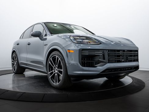 New 2026 Porsche Cayenne Turbo image 9
