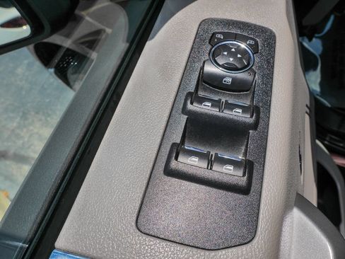 Used 2016 Ford F150 XLT AWD/4WD image 18