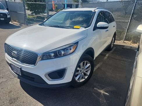 Used 2017 Kia Sorento AWD w/ LX Convenience Package image 3