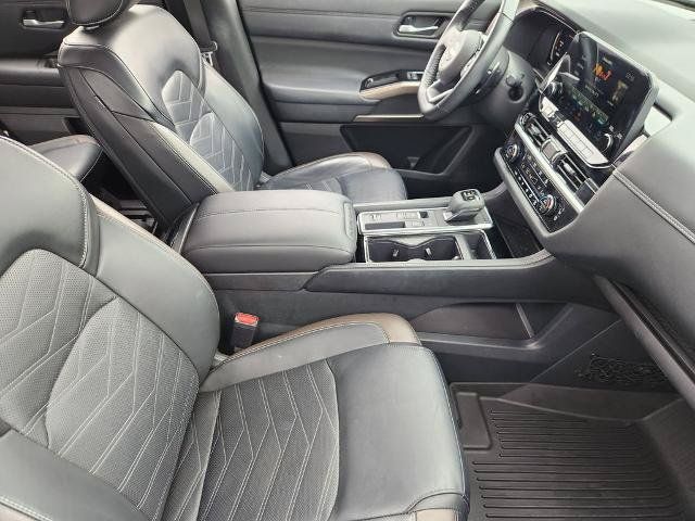 Certified 2024 Nissan Pathfinder Platinum w/ Cargo Package FWD image 11