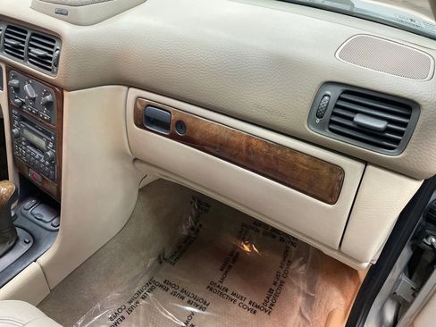 Used 2004 Volvo C70 HT image 34