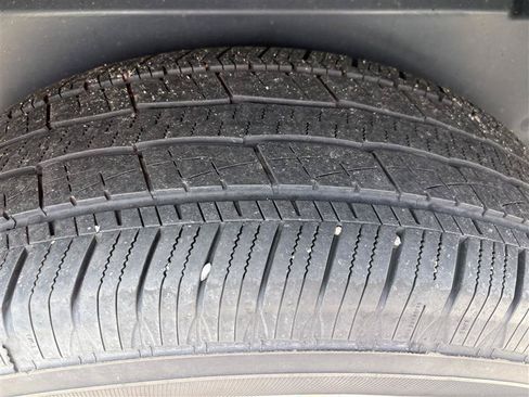 Used 2018 RAM 1500 Classic SLT AWD/4WD image 7